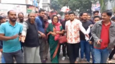 ভোটের প্রচারণায় প্রার্থীরা