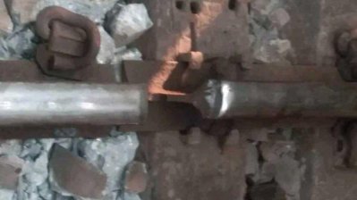 দিনাজপুরে রেললাইনে ফেলে রাখা স্লিপার  