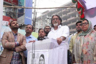 স্বতন্ত্রদের সঙ্গে লড়েই জিততে চান নৌকা-লাঙ্গলের প্রার্থীরা