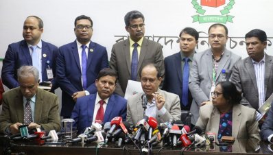 সংবাদ সম্মেলনে প্রধান নির্বাচন কমিশনার (সিইসি) কাজী হাবিবুল আউয়াল (ছবি: ফোকাস বাংলা)