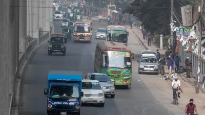 রাজধানীর রাস্তায় গাড়ির চাপ নেই