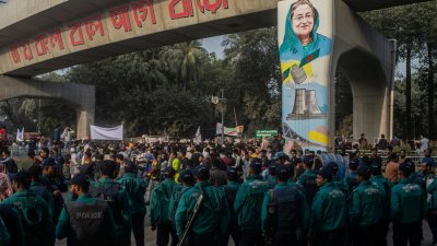 নিরাপত্তার দায়িত্বে রয়েছেন আইনশৃঙ্খলা বাহিনীর সদস্যরা