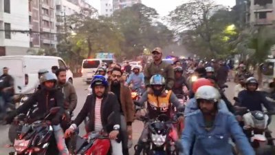 বাইকে মিছিল করে খালেদা জিয়ার গাড়ির সঙ্গে সঙ্গে গুলশান আসেন নেতাকর্মীরা