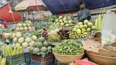 নতুন সবজিতে সাজানো দোকান