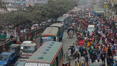 আজও সন্ধ্যার পর যানজট থাকার আশঙ্কা করছে ট্রাফিক বিভাগ  ছবি: সাজ্জাদ হোসেন