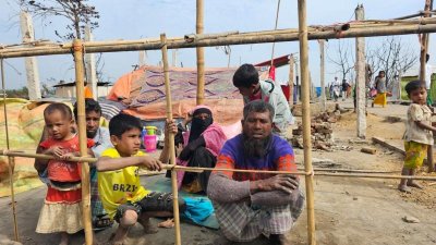 আগুনে ঘর হারানো ৫ হাজার রোহিঙ্গা খোলা আকাশের নিচে, শীতে মানবেতর জীবন