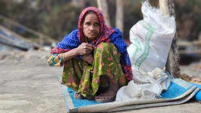 আগুনে ঘর হারানো ৫ হাজার রোহিঙ্গা খোলা আকাশের নিচে, শীতে মানবেতর জীবন