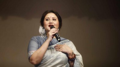 &lsquo;আই লাভ ইউ&rsquo; বলে যেন সবার মান ভাঙালেন স্বস্তিকা মুখার্জি