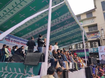 সমাবেশ শুরুর আগে মঞ্চে নেতাদের অবস্থান