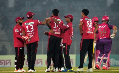 জয়ের দেখা পেলো বরিশাল, একই বৃত্তে সিলেট