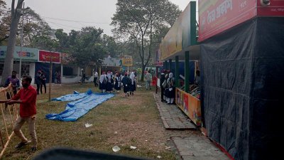 সকালে পাঠক সমাগম ছিল বেশ কম