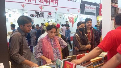 তরুণদের নিয়ে আক্ষেপের অন্ত নেই বইমেলায় আসা প্রবীণদের