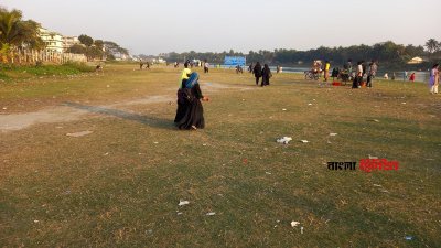 জেলা প্রশাসন সীমানা পিলার দিয়ে সাইনবোর্ড টানিয়ে দিয়েছে