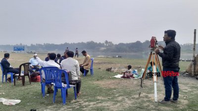 জেলা প্রেসক্লাবের পেছনে মনোরম পরিবেশে ডাকাতিয়া নদীর পাড়ে প্রায় তিন একর জমির ওপর নির্মিত হবে পার্কটি