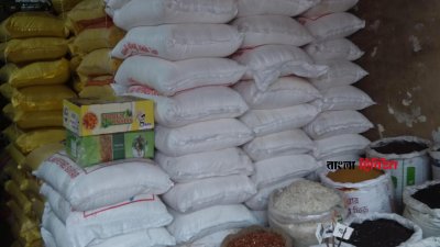 ছোলা, খেজুর, মটর ডাল, মসুর ডাল, সয়াবিন তেল, সরিষার তেল, পেঁয়াজ, রসুন, আদা, মসলা, তাজা ও শুকনো ফল আমদানি বেড়েছে