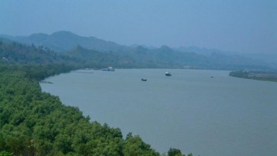 বাংলাদেশ-মিয়ানমার সীমান্তের নাফ নদী