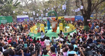 শিশু প্রহরে ভিড়, রঙিন মলাট ও ছবির বইয়ে আগ্রহ ক্ষুদে পাঠকদের
