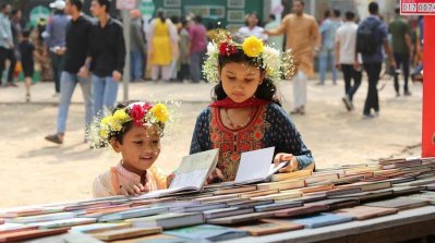 শিশু প্রহরে ভিড়, রঙিন মলাট ও ছবির বইয়ে আগ্রহ ক্ষুদে পাঠকদের