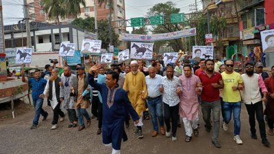 শনিবার মিছিল শেষে নিজামের গণসংযোগে বক্তব্য দিয়েছেন ইয়াছিনের ছেলে ইফতেখার রশিদ অপু
