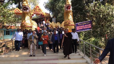 রামুর রাংকুট বৌদ্ধ বিহার ঘুরে দেখলেন বিদেশি কূটনীতিকরা