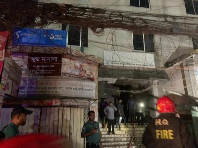 ভবন থেকে চার জনকে উদ্ধার করেছে ফায়ার সার্ভিস