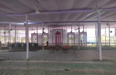 প্যান্ডেল তৈরি শেষে লাগানো হবে ফ্যান-লাইটসহ অন্যান্য সরঞ্জাম