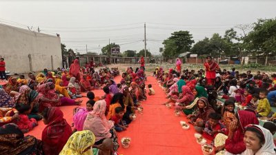 মজার ইশকুলের শিশু ও তাদের মায়েরা