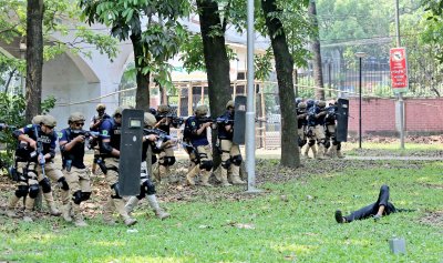 পহেলা বৈশাখের অনুষ্ঠান ঘিরে রমনায় আইনশৃঙ্খলা বাহিনীর প্রস্তুতিমূলক মহড়া (ছবি: ফোকাস বাংলা)