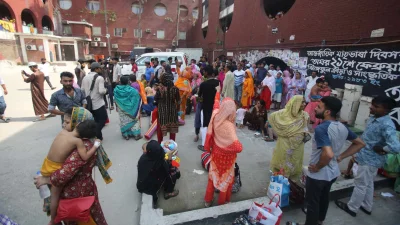 বাংলাদেশ শিশু হাসপাতাল ও ইনস্টিটিউটে হাম রোগীর স্বজনদের ভিড় (সাম্প্রতিক ছবি)
