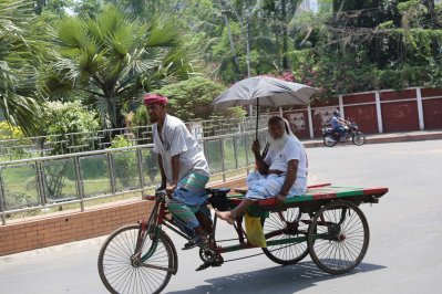গরমে নাভিশ্বাস সাধারণ মানুষের (ছবি: নাসিরুল ইসলাম)