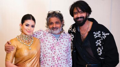 দুই প্রধান চরিত্রের মাঝে নির্মাতা