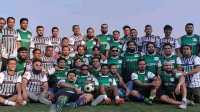 মুশফিকদের সঙ্গে হীরক। 