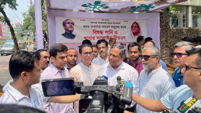 আওয়ামী লীগের বিশুদ্ধ পানি ও খাবার স্যালাইন বিতরণ