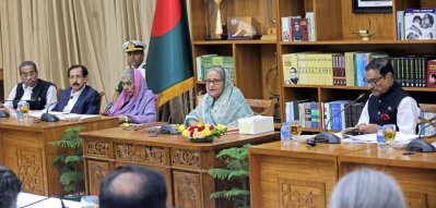 গণভবনে আওয়ামী লীগের কেন্দ্রীয় কার্যনির্বাহী সংসদের সভায় প্রধানমন্ত্রী শেখ হাসিনা (ছবি: ফোকাস বাংলা)