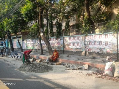 মে দিবসেও বিশ্রাম নেই নির্মাণ শ্রমিক চম্পা ও শরীফার, ছবি: সঞ্চিতা সীতু