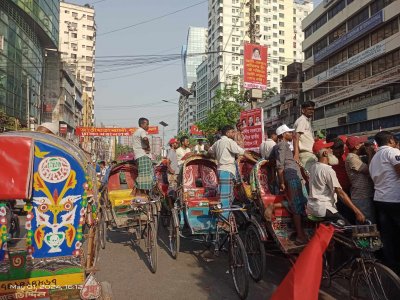 সমাবেশে রিকশা শ্রমিক দলের কর্মীরা