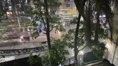 ইস্কাটনে শিলাবৃষ্টি। ছবি: বাংলা ট্রিবিউন