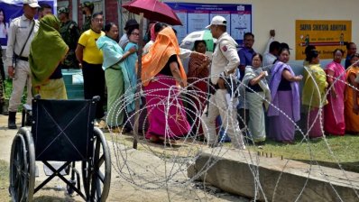 বিজেপি ও তৃণমূলের মাথাব্যথা এখন কম ভোটার উপস্থিতি