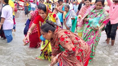 প্রতিবছর দূরদূরান্ত থেকে সানাতন ধর্মাবলম্বীরা পুণ্যস্নানে আসেন (ছবি: প্রতিবেদক)