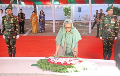 জাতির পিতা বঙ্গবন্ধু শেখ মুজিবুর রহমানের সমাধিতে প্রধানমন্ত্রী শেখ হাসিনার শ্রদ্ধা নিবেদন (ছবি: ফোকাস বাংলা) 