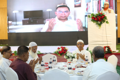 ২৮ মার্চ লেডিস ক্লাবে বিএনপির ইফতারে তারেক রহমান, মির্জা ফখরুল ইসলাম আলমগীর, ডা. শফিকুর রহমান, মাহমুদুর রহমান মান্না দোয়ারত অবস্থায় 