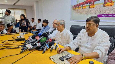 জাতীয় প্রেস ক্লাবে আলোচনা সভায় বিএনপির মহাসচিব মির্জা ফখরুল ইসলাম আলমগীর