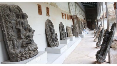 জাদুঘরে পাল, সেন, মৌর্য ও গুপ্ত আমলসহ হাজার হাজার বছরের প্রাচীন সভ্যতার নিদর্শন সংরক্ষিত আছে