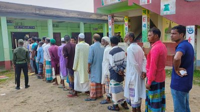 শান্তিপূর্ণ পরিবেশে চলে ভোটগ্রহণ (ছবি: তুহিন আহমেদ)