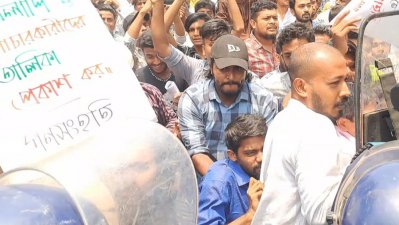 গণসংহতি আন্দোলনের মিছিলে পুলিশের বাধা