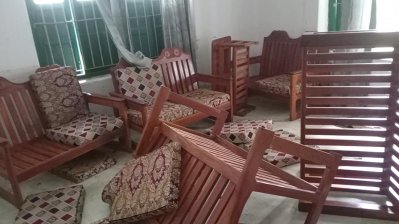 হলের অতিথি কক্ষে ভাঙচুর