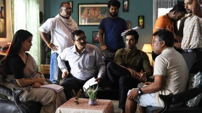 শুটিংয়ে ছবির নির্মাতা ও শিল্পীরা