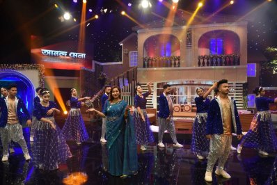 আনিসা গাইলেন ‘চলো নিরালায়’