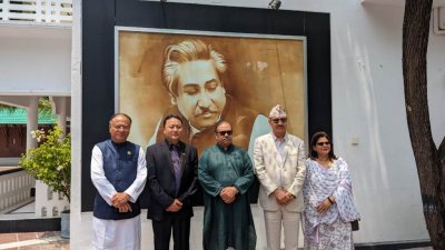 বাংলাদেশের প্রধান বিচারপতি ওবায়দুল হাসান, নেপালের প্রধান বিচারপতি বিসম্ভর শ্রেষ্ঠা ও ভুটানের হাইকোর্টের বিচারপতি লবজং রিনজিন ইয়ারগাই শ্রদ্ধা নিবেদনে অংশ নেন 