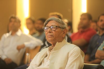 বক্তব্য শুনছিলেন আব্দুল্লাহ আবু সায়ীদ